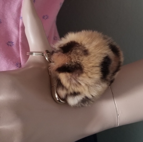 ‼💯Real Fur Pom Keychain ‼ - Picture 5 of 7
